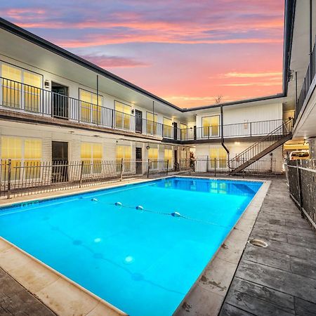 Warm Heights 2Br With Pool & Free Parking Appartement Houston Buitenkant foto