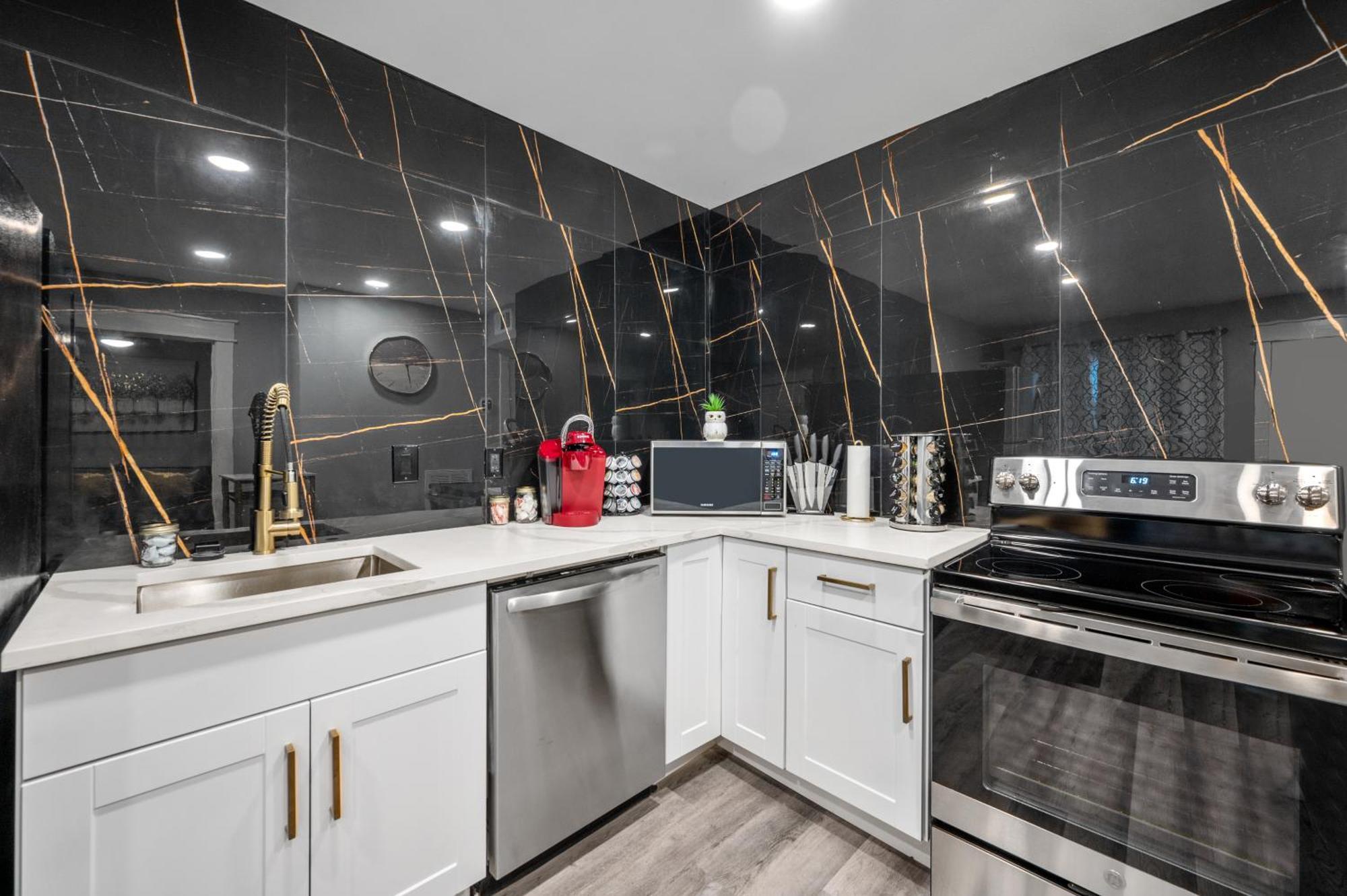 Warm Heights 2Br With Pool & Free Parking Appartement Houston Buitenkant foto